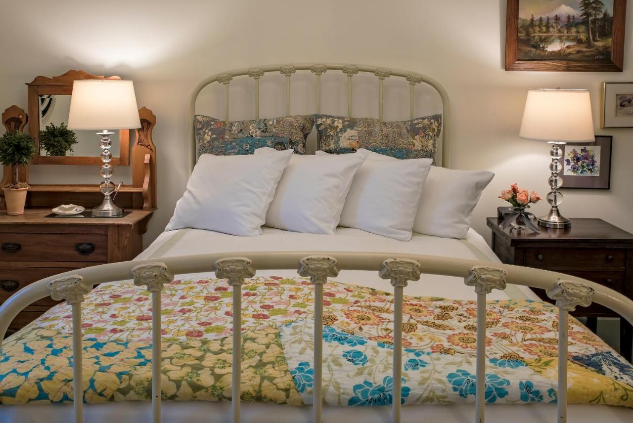 Clementine'S Guest House & Vacation Rentals 아스토리아 외부 사진