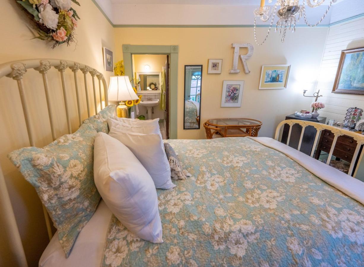 Clementine'S Guest House & Vacation Rentals 아스토리아 외부 사진