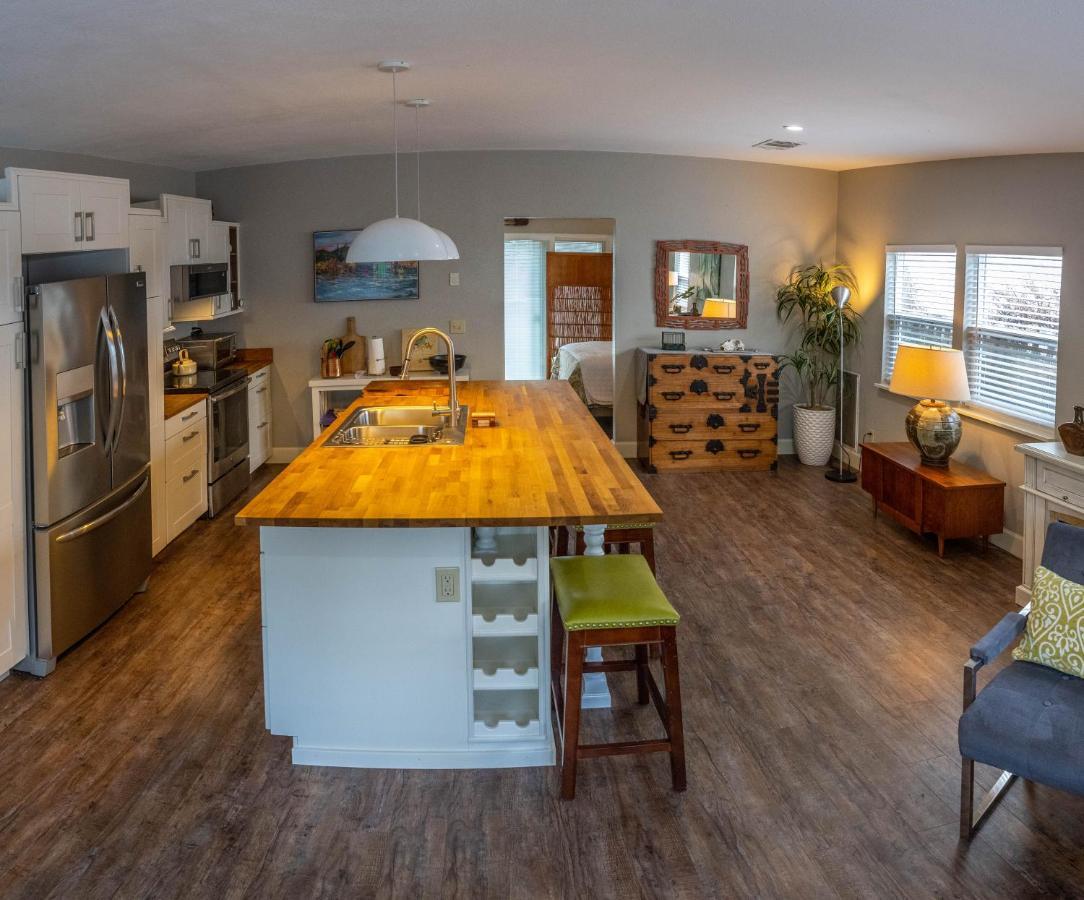 Clementine'S Guest House & Vacation Rentals 아스토리아 외부 사진