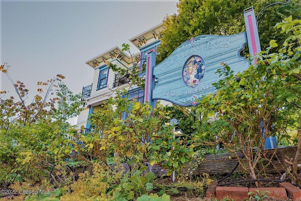 Clementine'S Guest House & Vacation Rentals 아스토리아 외부 사진